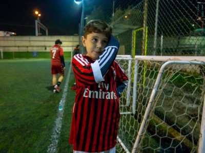 ci viene incontro l�11enne Alessio. �Il calcio � la mia passione da quando sono nato � afferma �: mi alleno con costanza per inseguire il sogno di diventare un campione come Federico Chiesa�